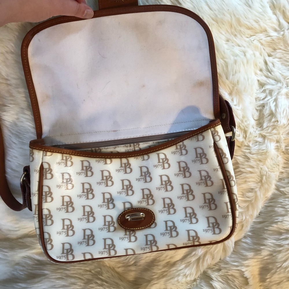 Dooney and Bourke medium cross-body - Picture 6 of 8